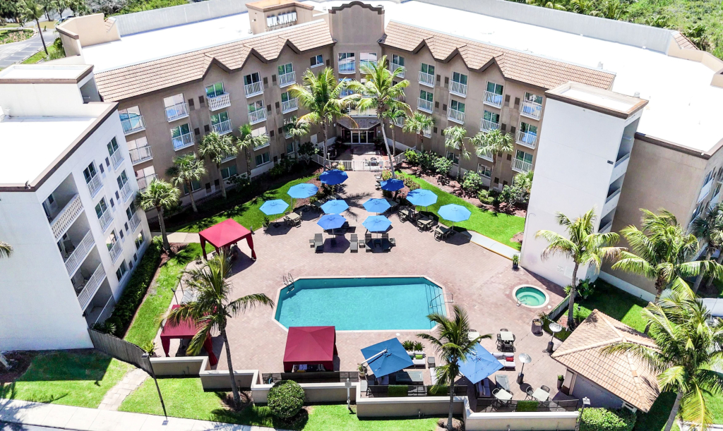 Holiday Inn Express & Suites Naples Downtown - 5th Avenue by IHG