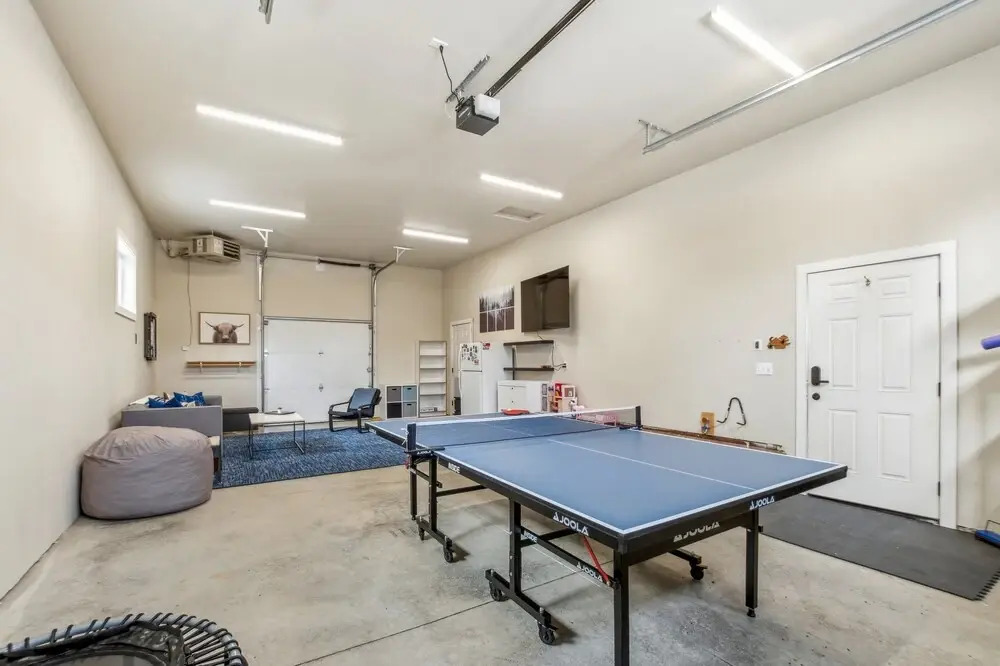 Mountain Retreat With Hot Tub, Game Room And Yard 3 Bedroom Home