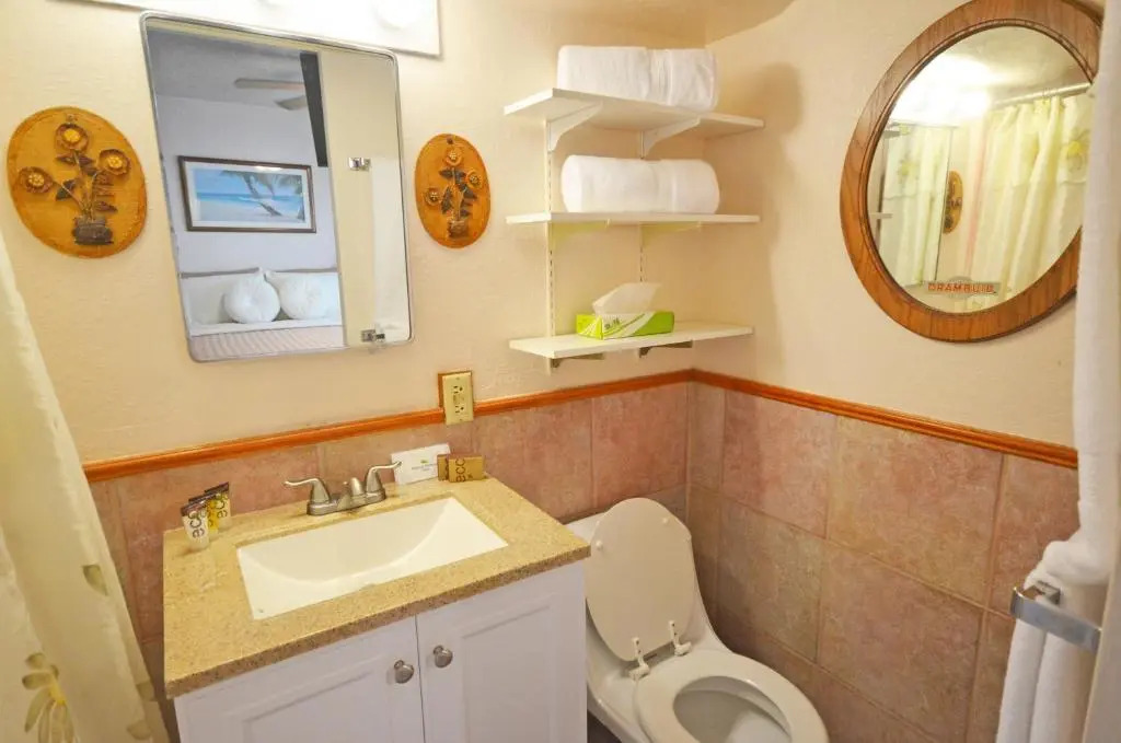 Sea Shore 41 Private Studio in Waikiki, 1 Block to Beach