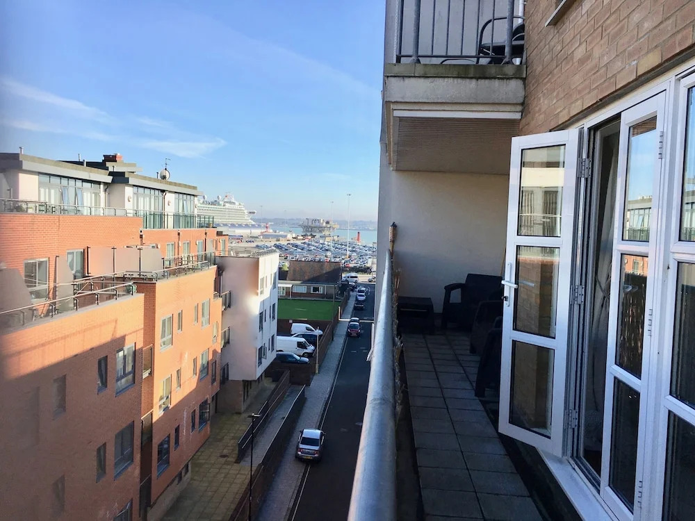 City Pad with balcony and secure parking