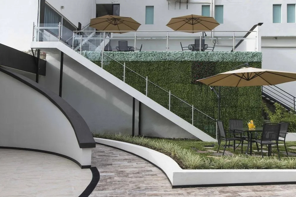 La Terraza Hotel