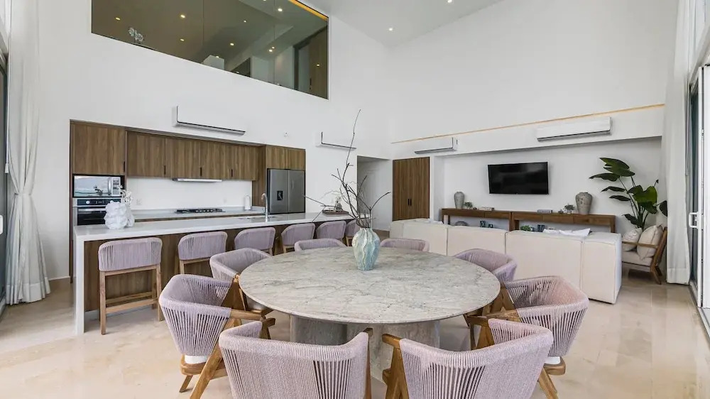 Beachfront Luxury 4BR Penthouse With Incredible Ocean Views