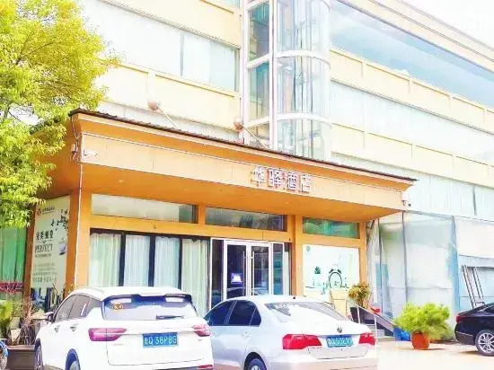 Huayi Hotel (Linyi Baoli Fortune Plaza)