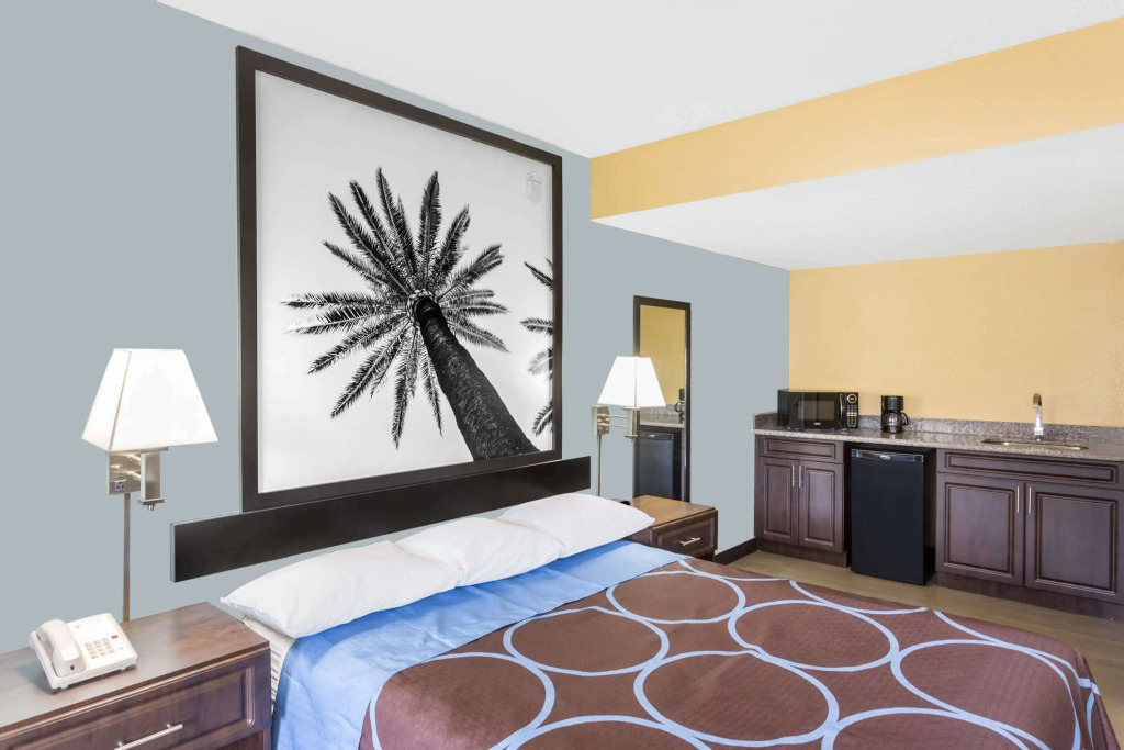 Super 8 by Wyndham Sarasota Near Siesta Key