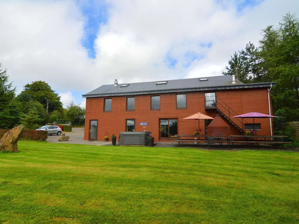 Quaint Cottage In Petite Langlire with Hot Tub
