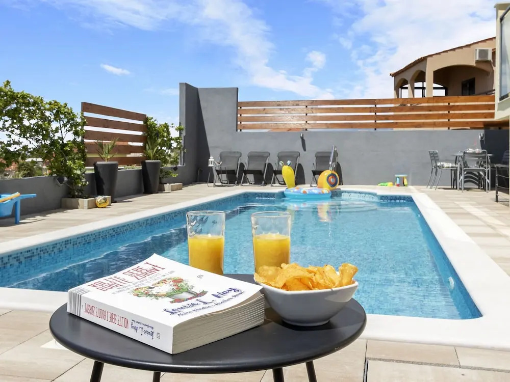 Modern Apartment with Seaview, Private Terrace And Pool,Only 150m From the Beach