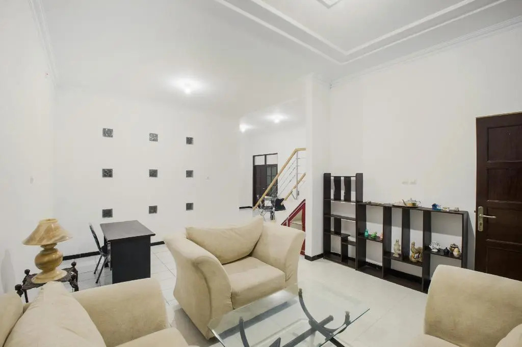 OYO 3467 White Residence
