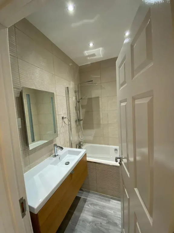 Remarkable 2-bed Penthouse in Wolverhampton
