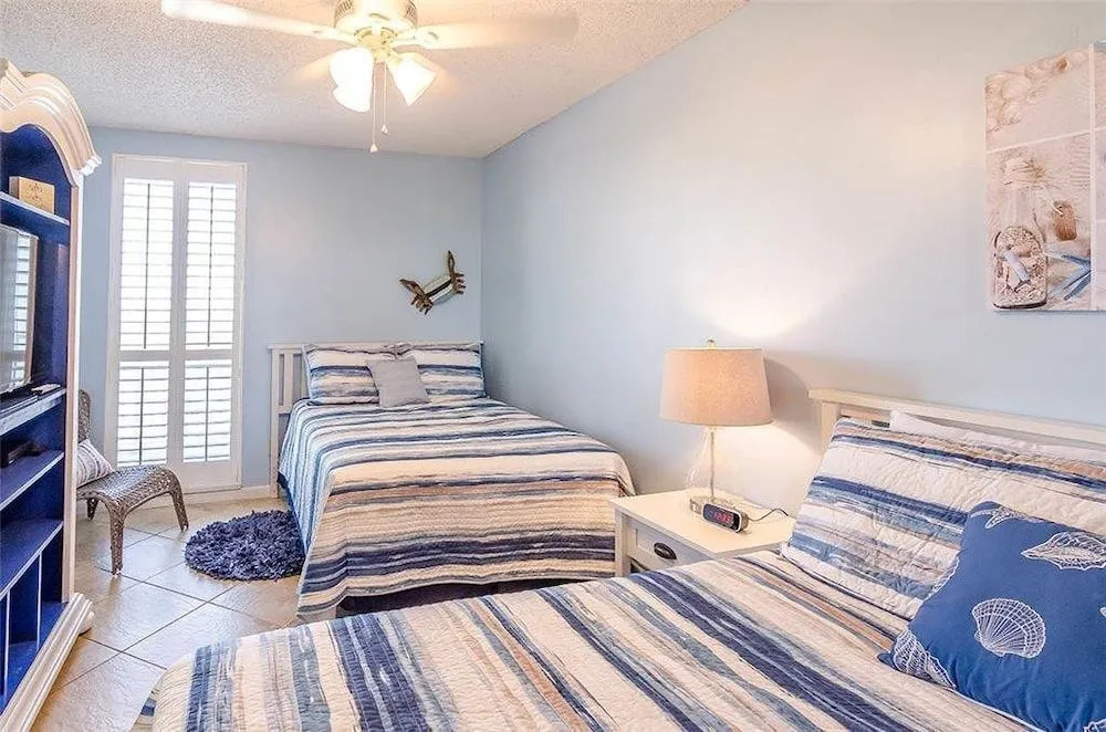 Windward Pointe 1003 - 3 Br condo by RedAwning