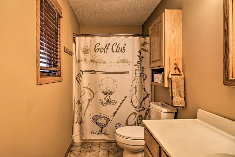 Cabin w/ Fire Pit & Movie Room, 1 Mi to Lake