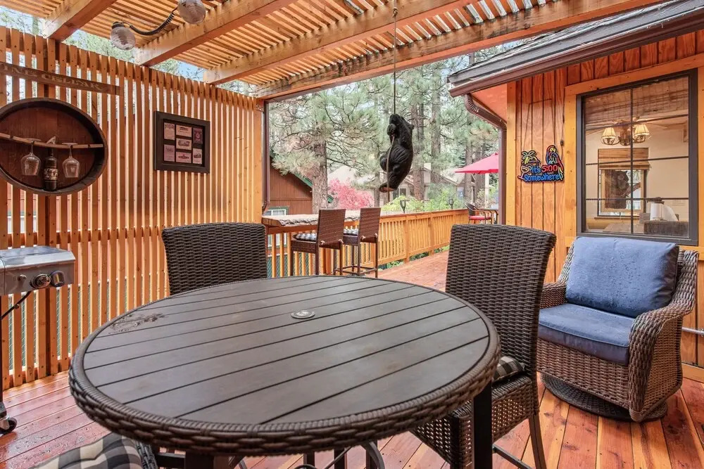 Bullwinkle And Friends Log Cabin - Beautiful Log Home With Hot Tub & Game Room! 3 Bedroom Cabin