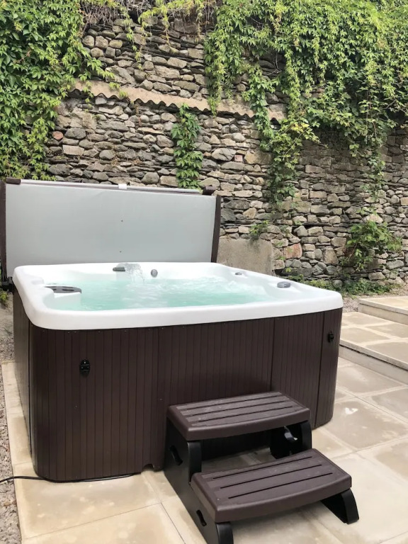 The Courtyard, 4 - Bed, Sleeps 6, Pets Welcome