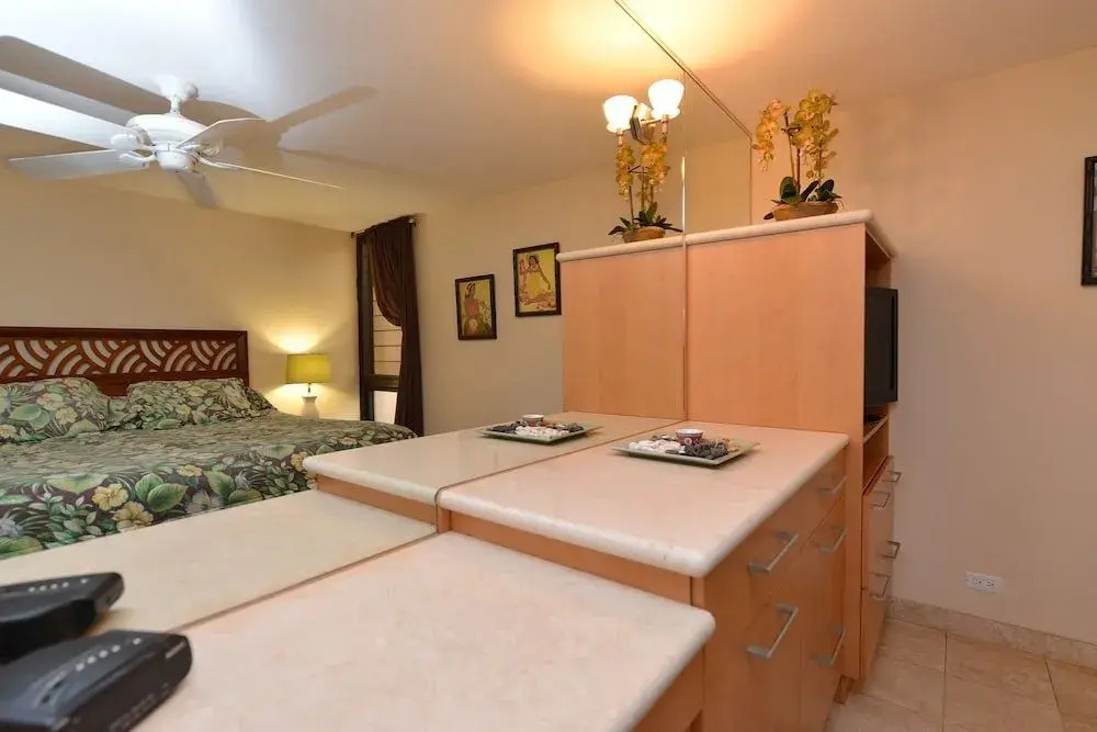 Kaleialoha #208 1 Bedroom 1 Bathroom Condo by Redawning