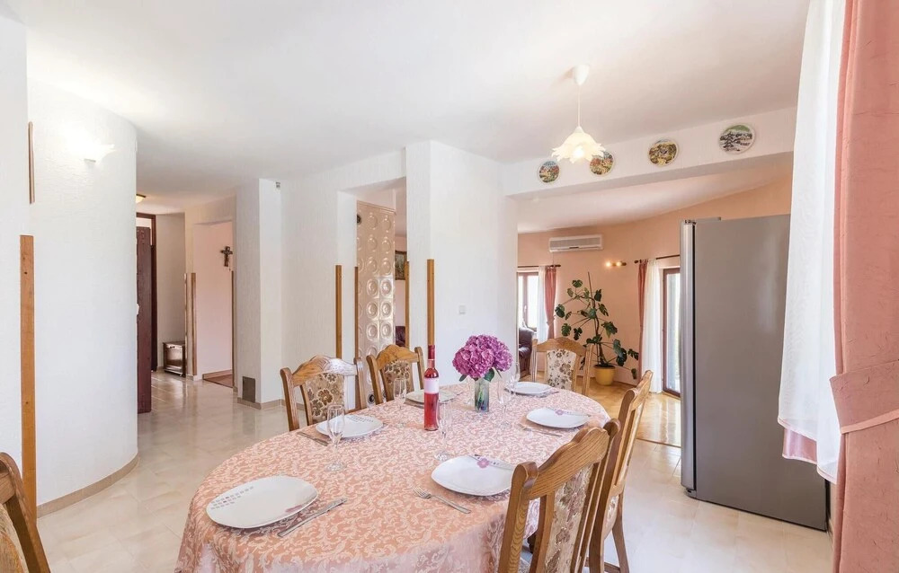 Nice Home in Pula With Wifi and 4 Bedrooms