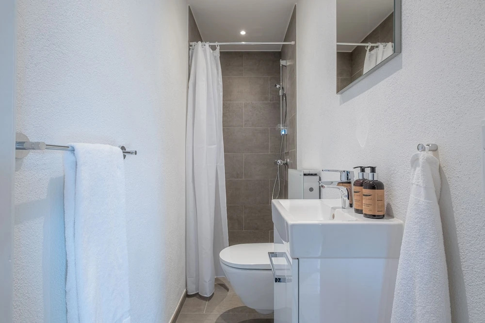 1 Bed Apartment Sleeps 2 With Parking, Wifi, Tv