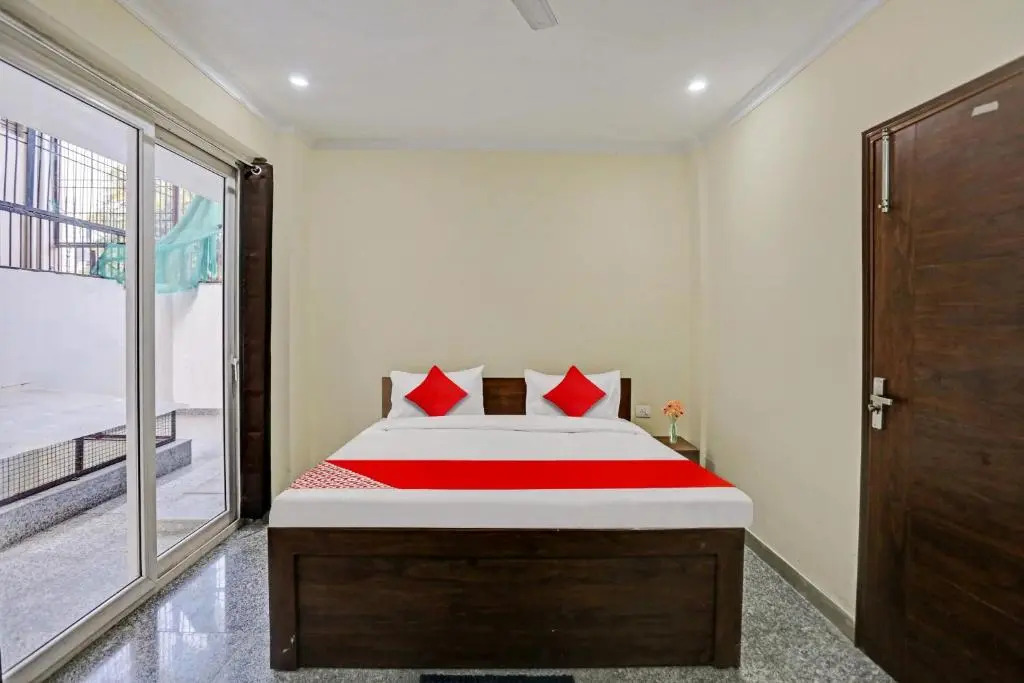 Flagship Unicorn Rooms Near Omaxe Celebration Mall