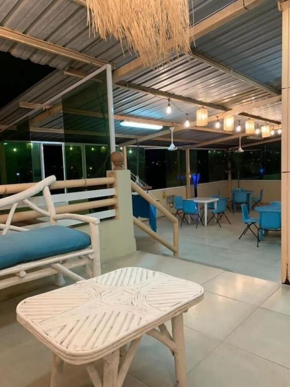 Reef Hostel Manta