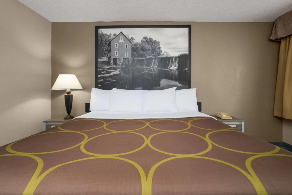 Super 8 by Wyndham Macon West