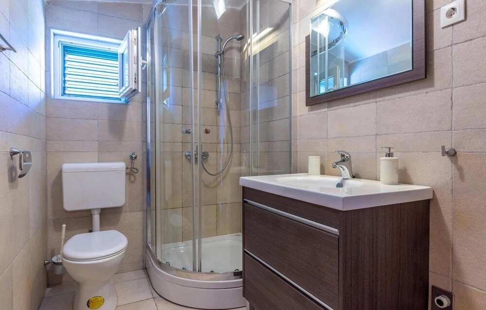 Beautiful Home in Makarska With Wifi and 4 Bedrooms