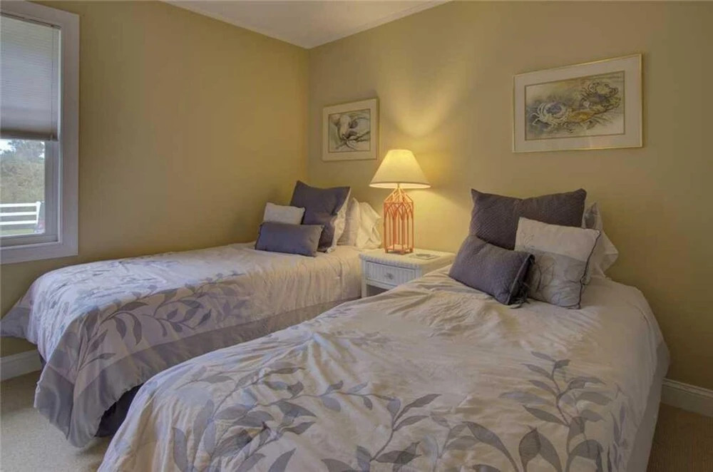 8 1/2 Marina Unit 1