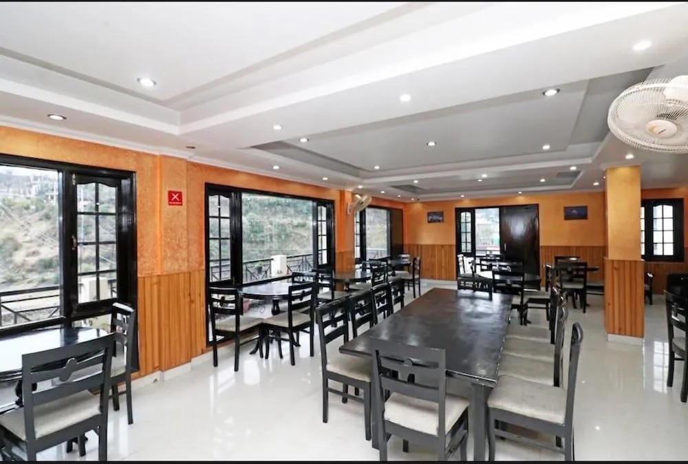 OYO 4109 Hotel Traveller Inn