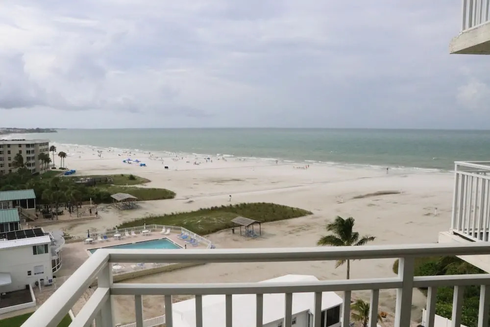 Jamaica Royale - 704 - 2 Br Condo