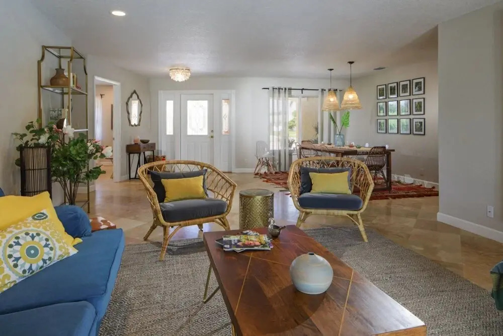 Golfview - Short Term Rental Certified by Weston. Private & Sanitized, Perfect for Social Distancing & Working From Home. Self Check-in. Private Pool, Pet Friendly. Super-host Support