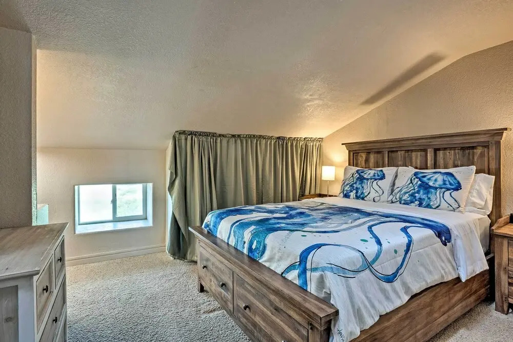 Gold Beach Townhome With Ocean Views & Sunroom!