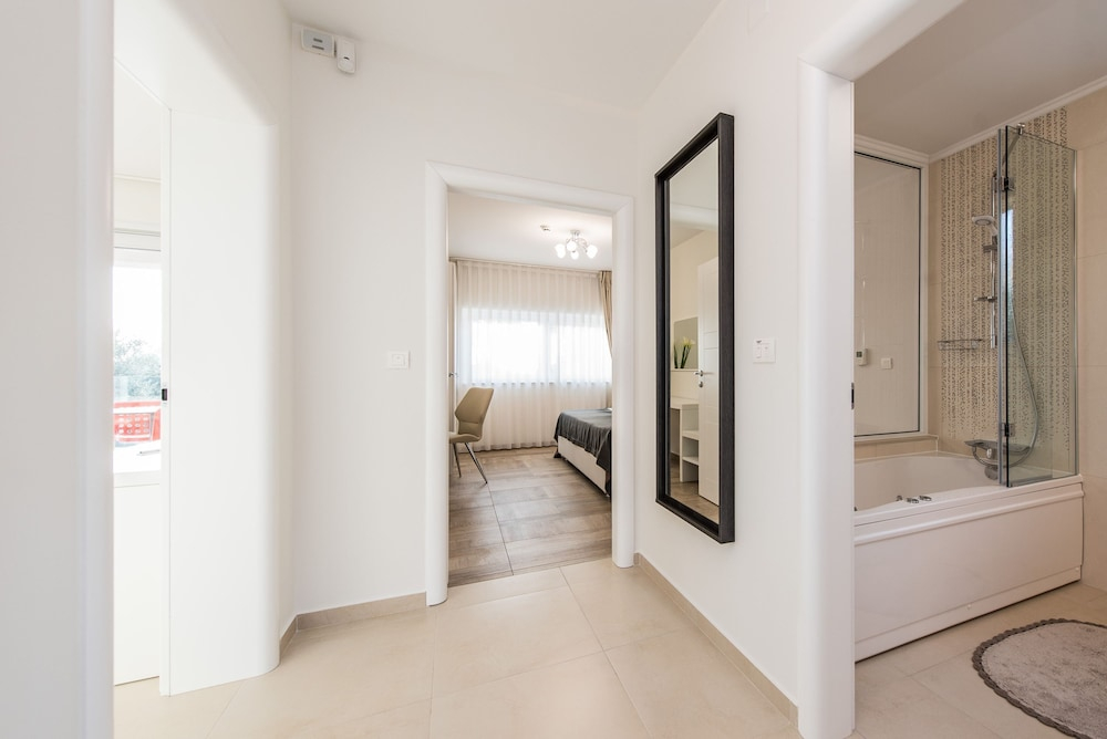 Sargas Suite 5 With Pool View