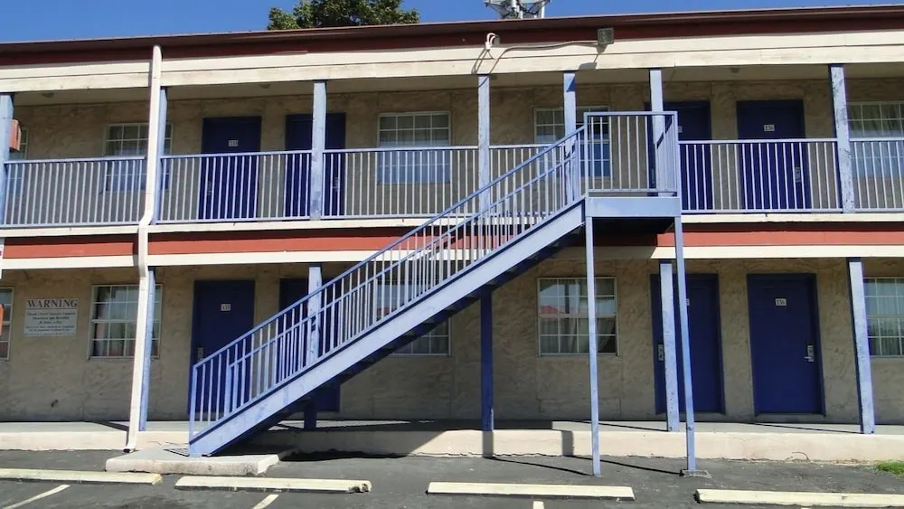 Deluxe Inn