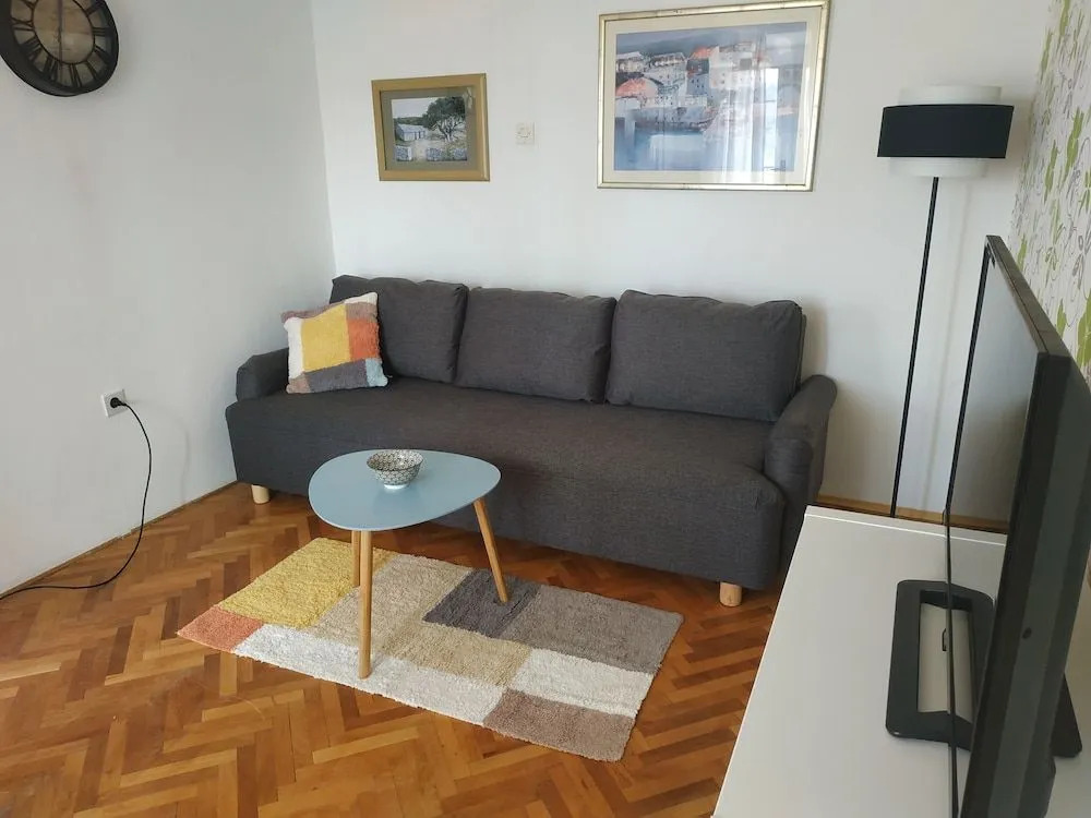 Apartment Saul