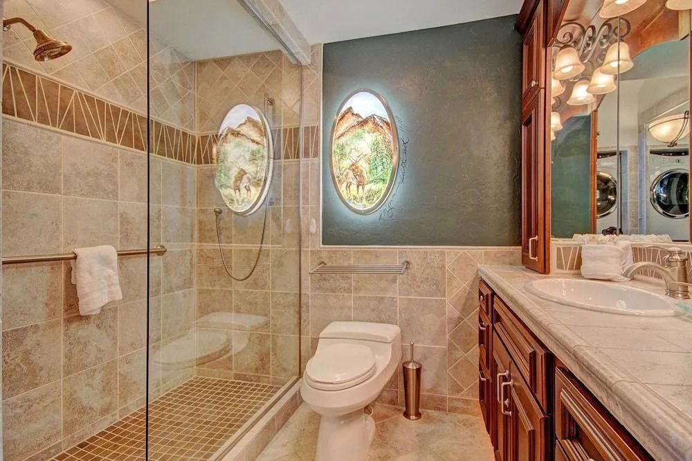 Porcupine Peak 2 Br condo by RedAwning