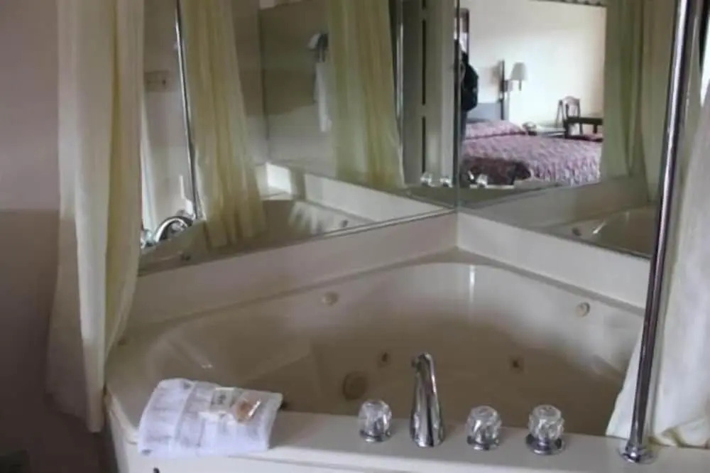 Studio 9 Inn & Suites