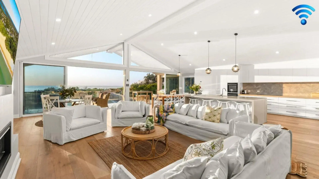 Dayz Dreamin - pool, gas fireplace and beachfront