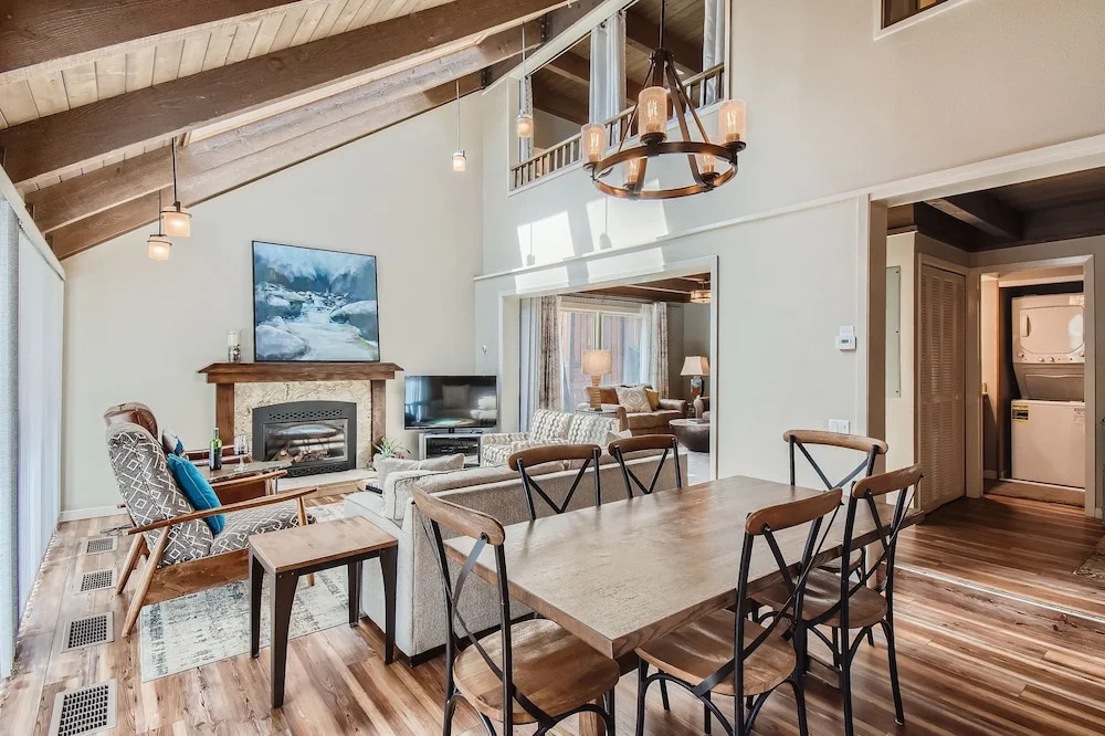 Spacious Mill Run 3 Townhouse Close to City Attractions by RedAwning
