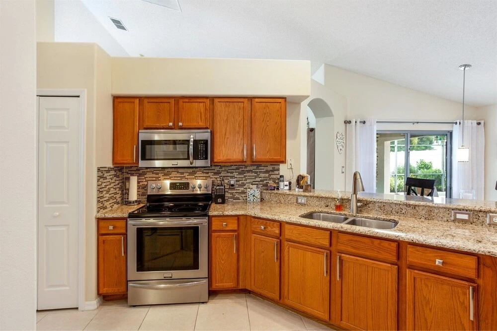 Stunning 4 Bed, 3 Bath Villa With Southwest Facing Pool and spa - 503