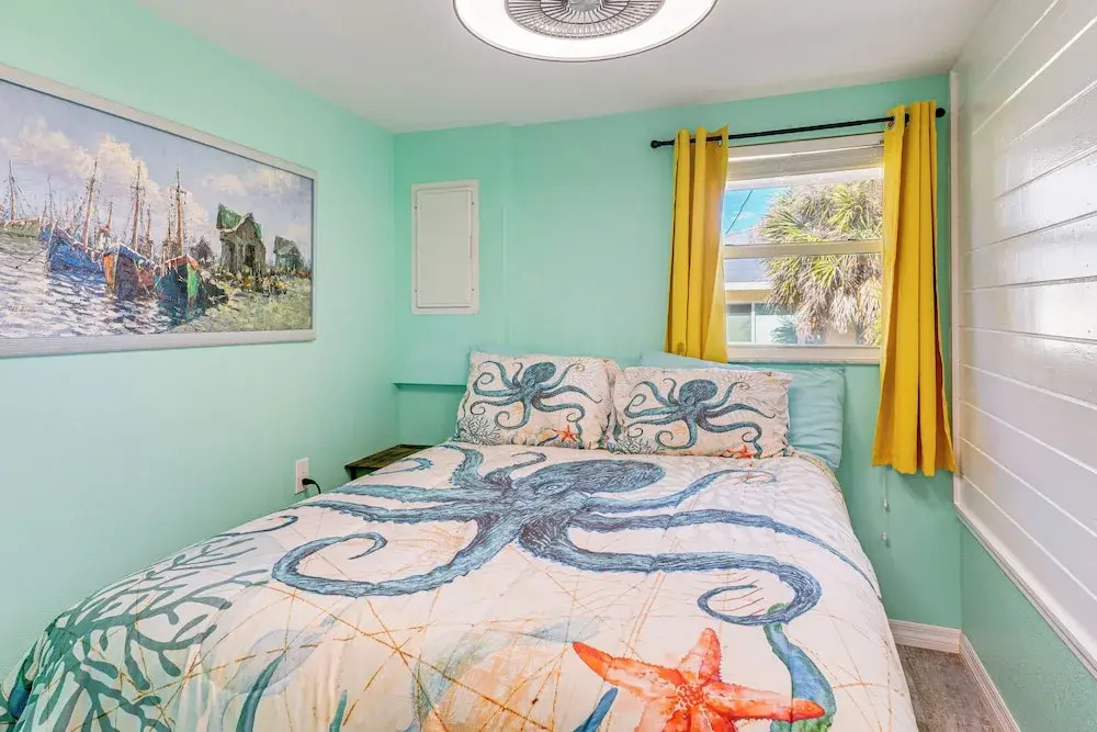 Little Gasparilla Home: Walk to Beaches