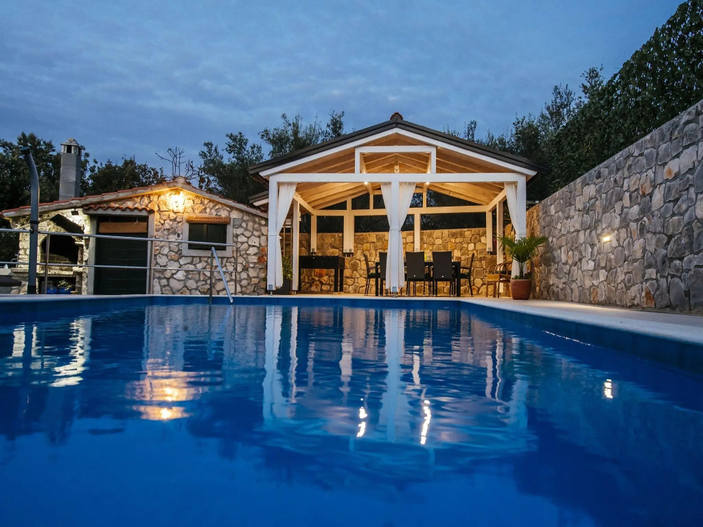 Beautiful Holiday Home in Mali Iz With Pool