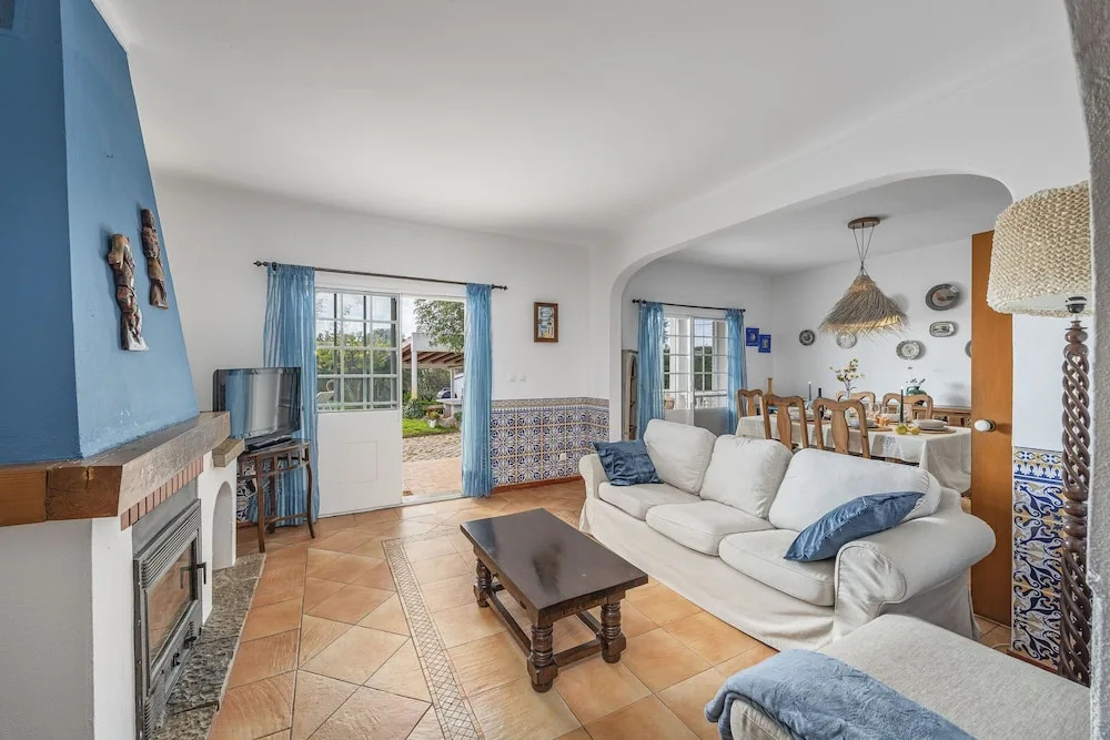 Muxima in Quelfes With 3 Bedrooms and 2 Bathrooms