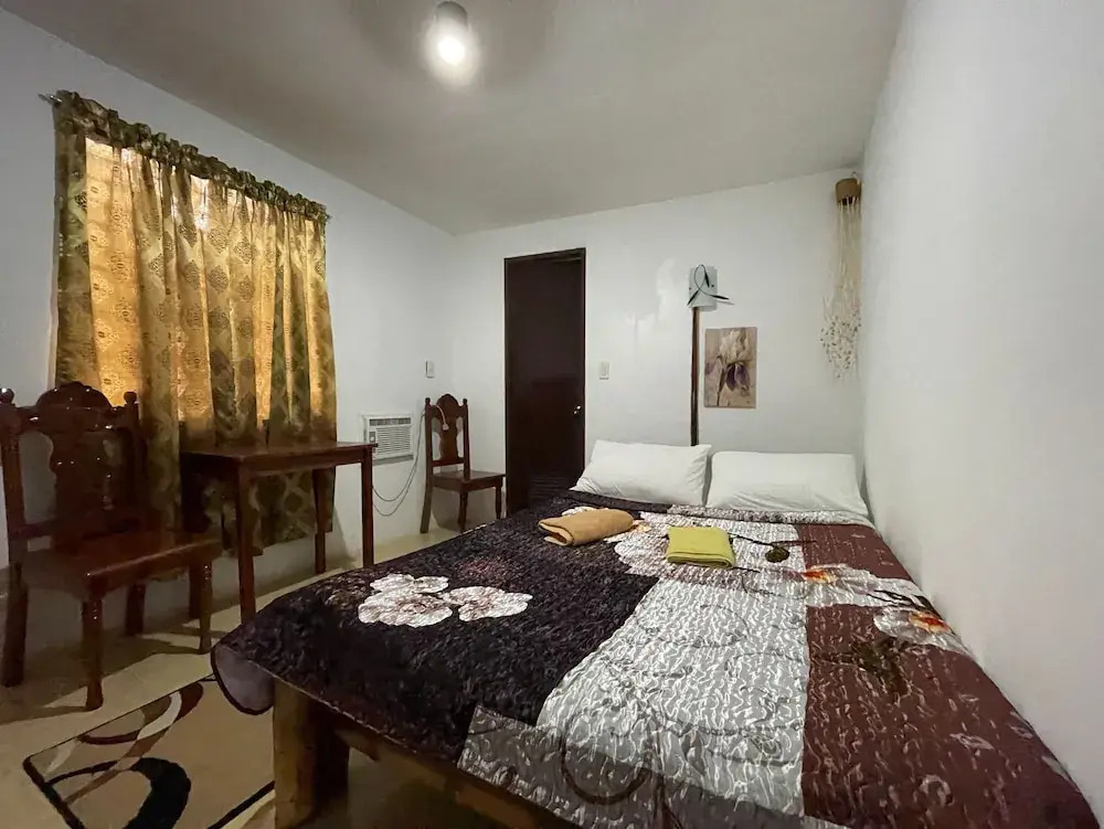 OYO 796 Southpoint Hostel And Restobar