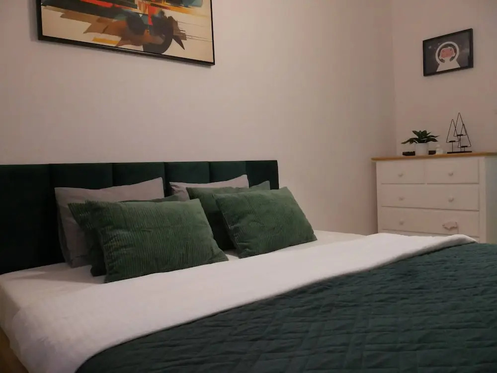 Spacious Designer 4-room Apartment in Center