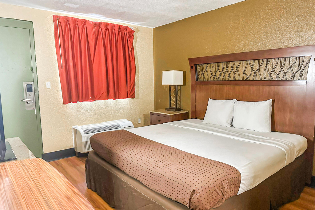 OYO Hotel Mobile, AL I-65 at Airport Blvd