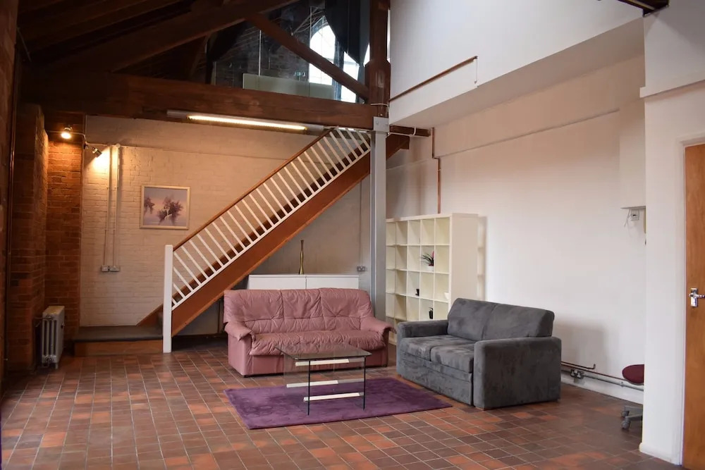 2 Bedroom Old Warehouse Near Canary Wharf