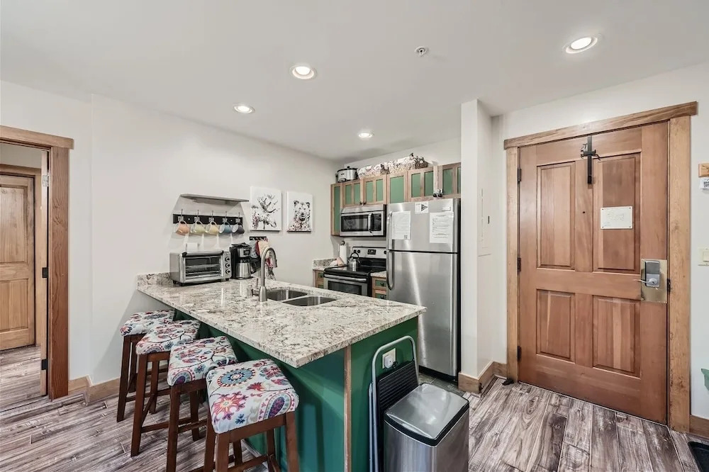 2225 Red Hawk 2 Bedroom Condo by RedAwning