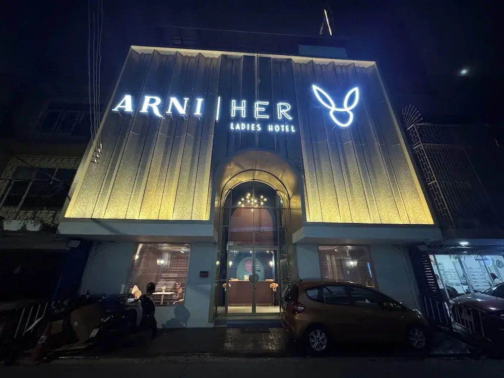 ARNI HER Ladies Hotel - Female Only