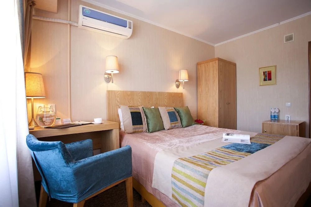 Club Hotel  Dostuk