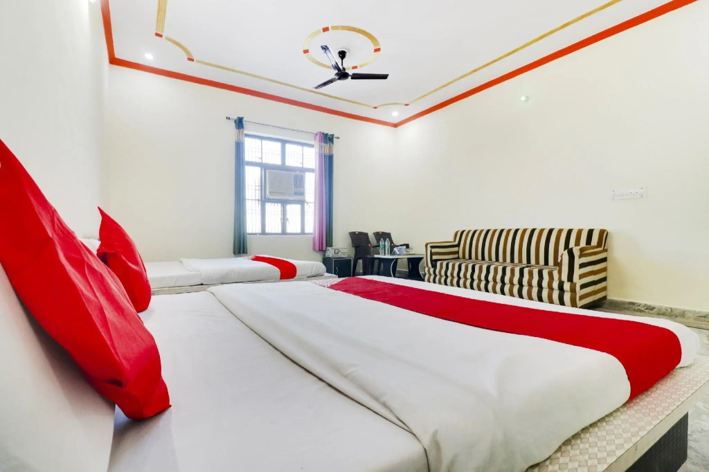 OYO 72863 New Satkar Hotel