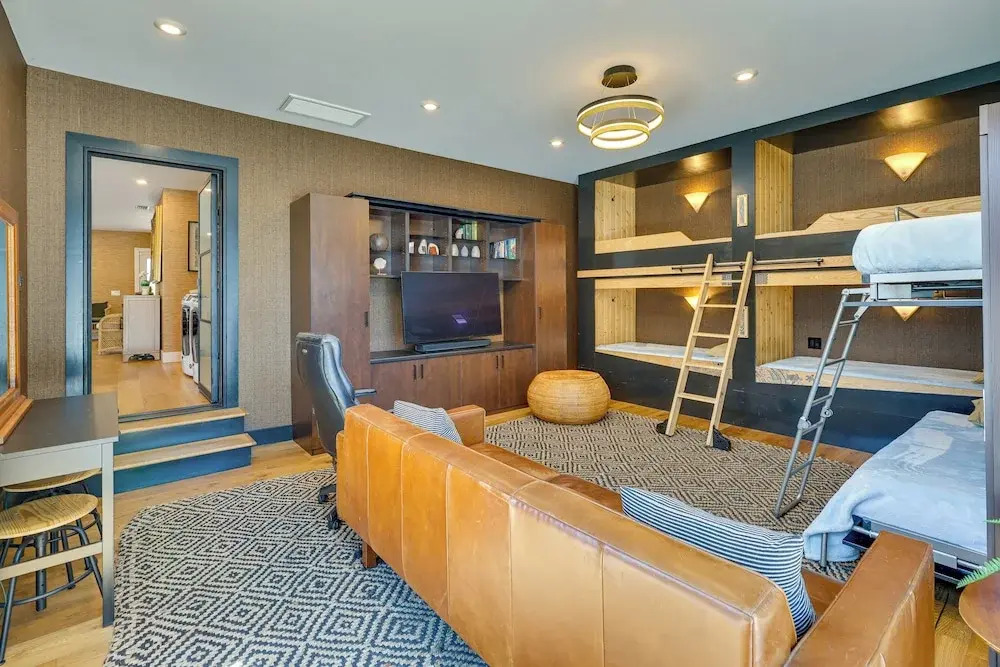 Hawthorne Home w/ Covered Patio & Basketball Court