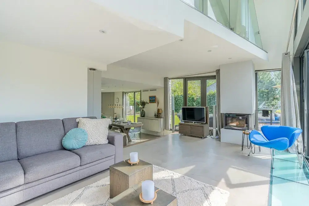 Charming 8-person Villa With hot tub Near the Forest