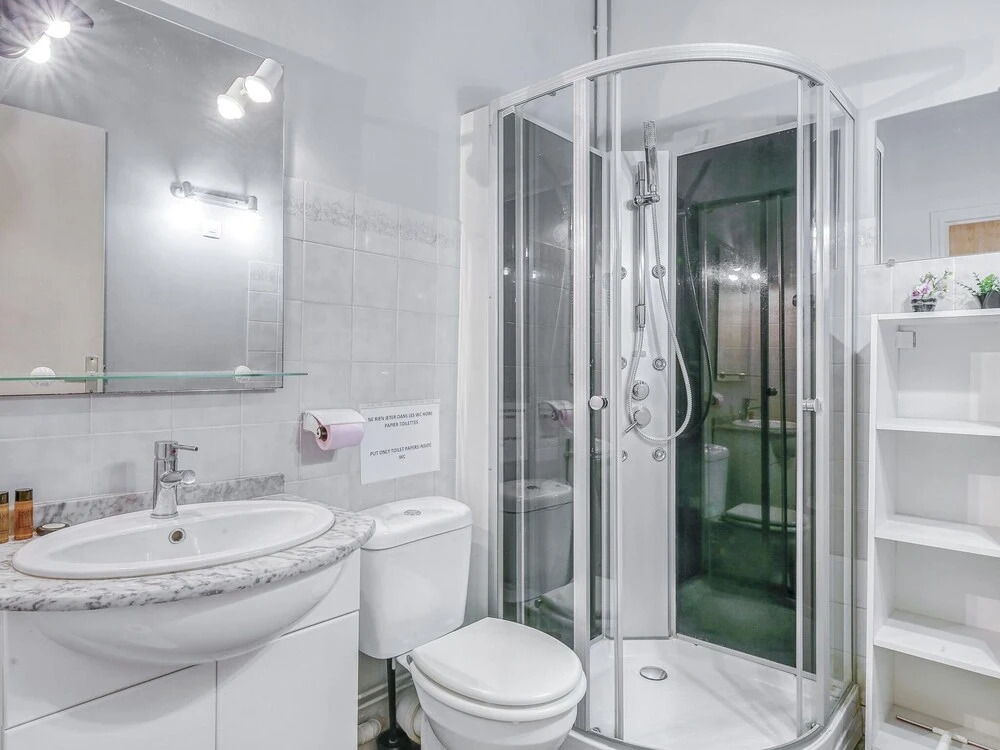 Apartment on the First Floor in the Heart of Bayeux, Free Parking 150 Meters